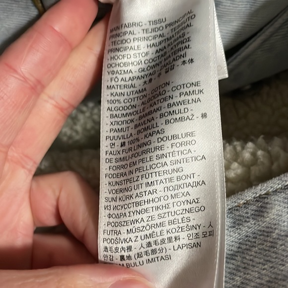 NWT Levi’s Reversible Faux Sherpa Denim Trucker Coat Size Medium - Picture 11 of 12